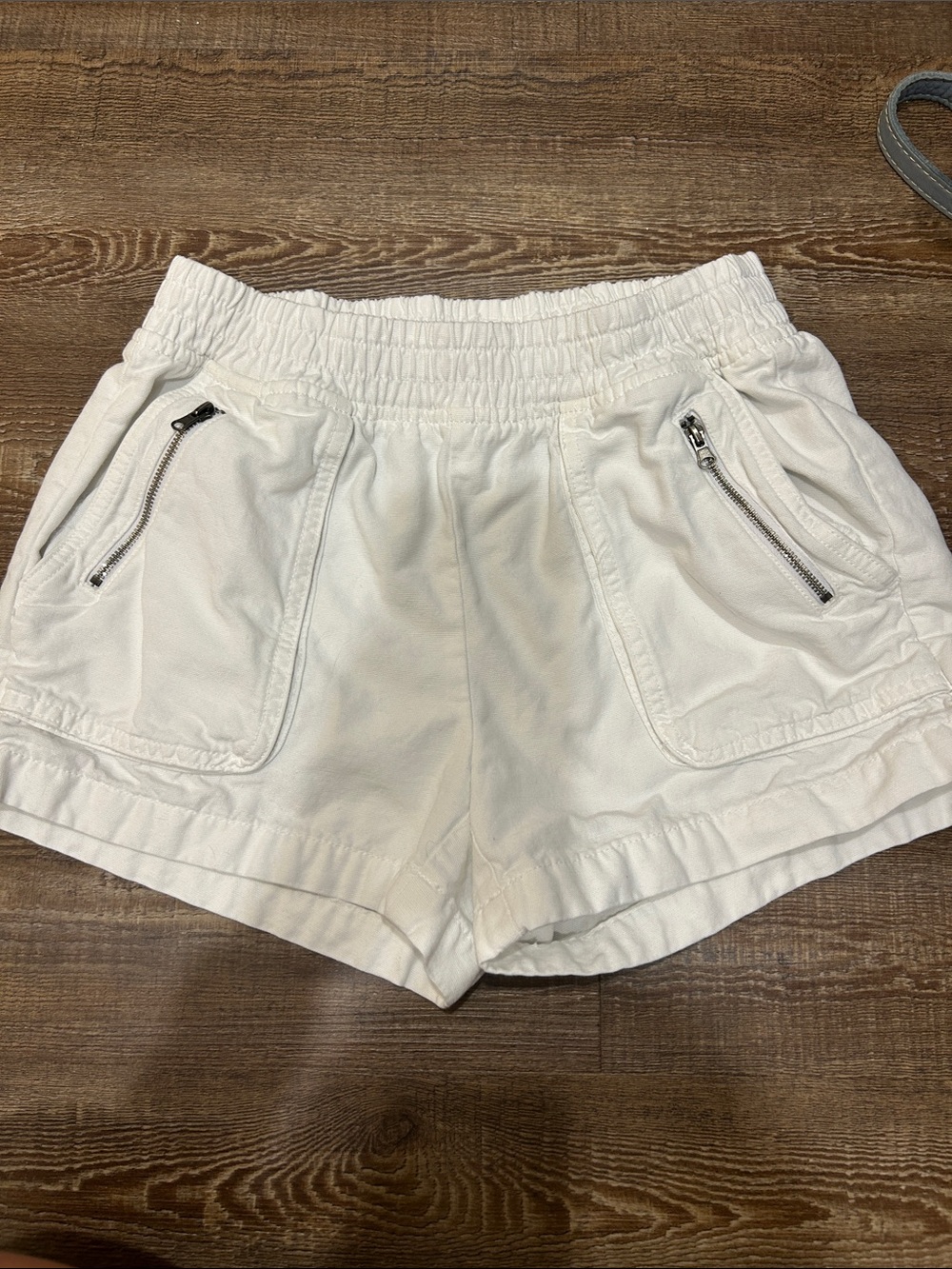 Women's White Elastic Waist Denim Shorts with Zip Pockets